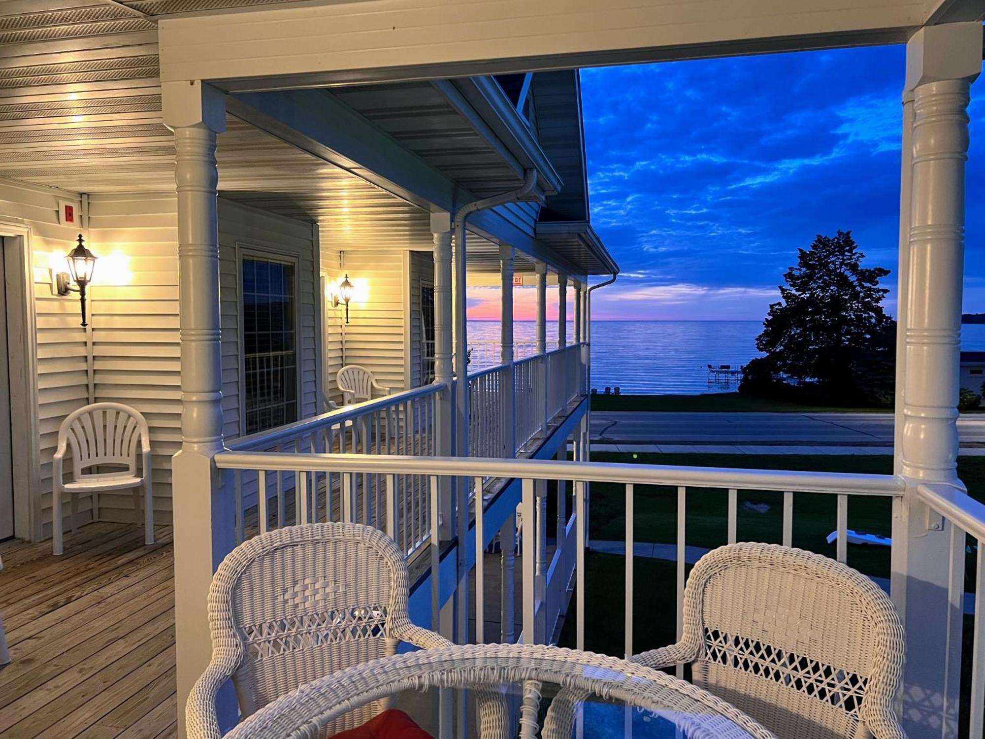 Bay Breeze Hotel 2*