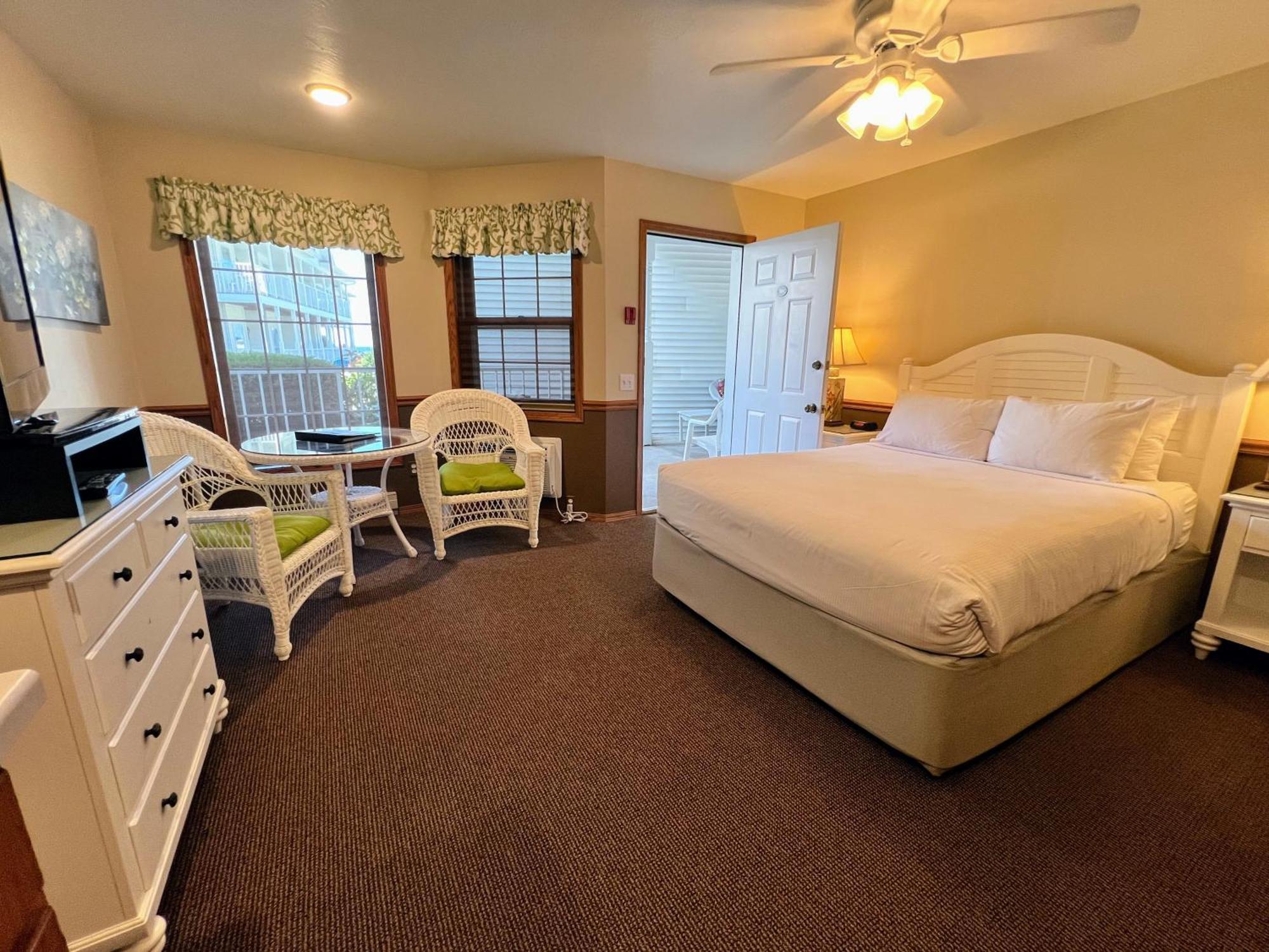 Bay Breeze Hotel Ephraim