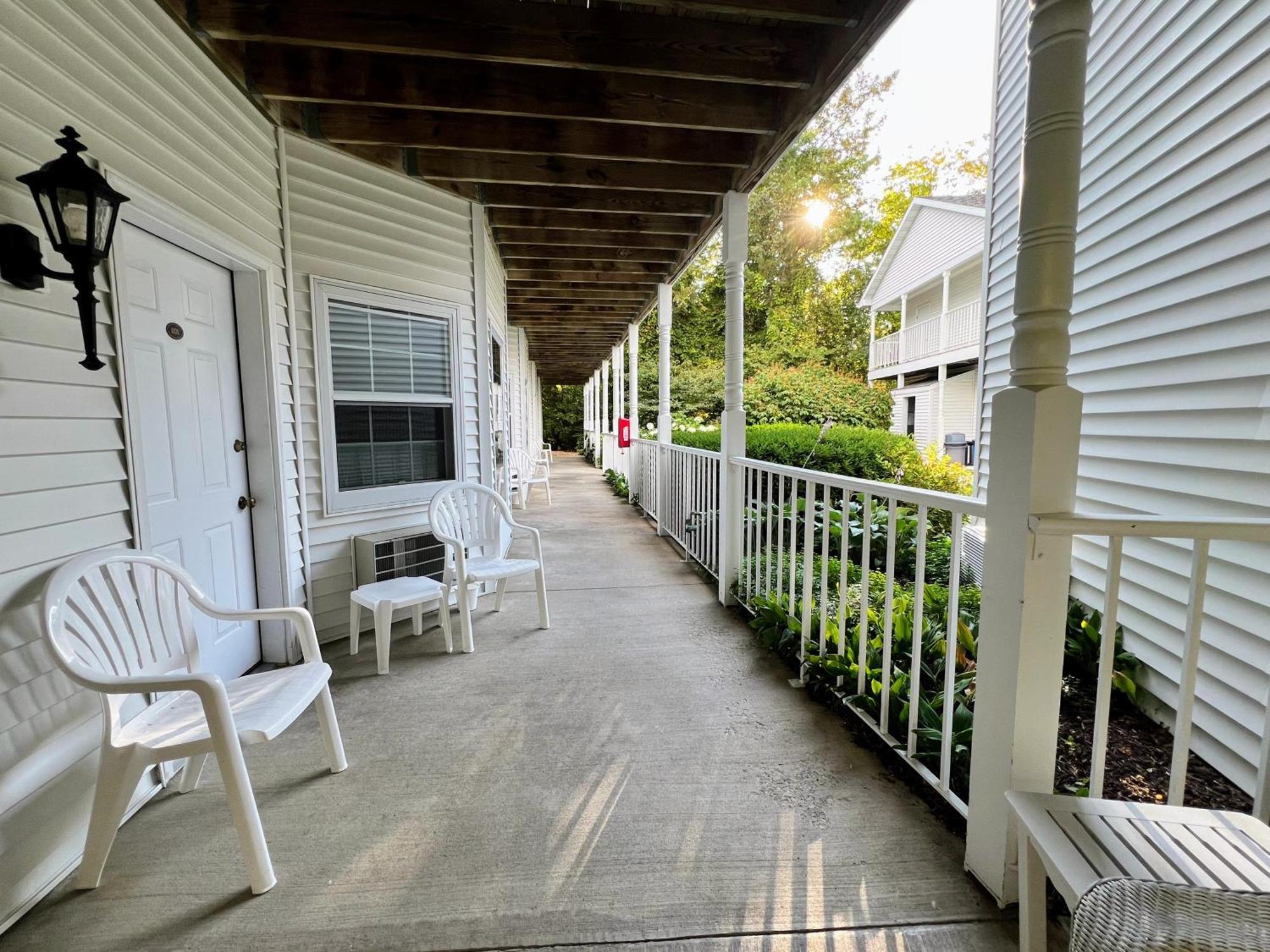 Bay Breeze Hotel