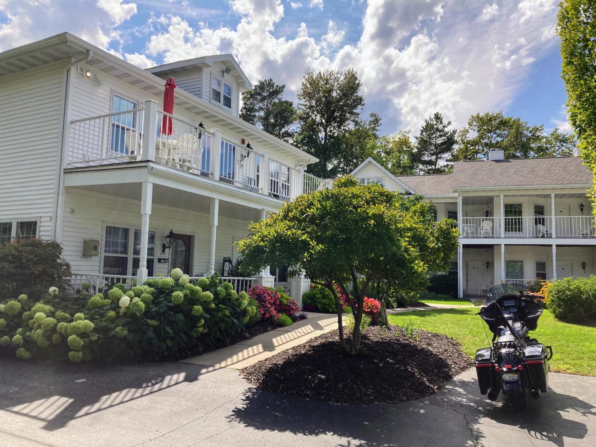 Bay Breeze Hotel 2*
