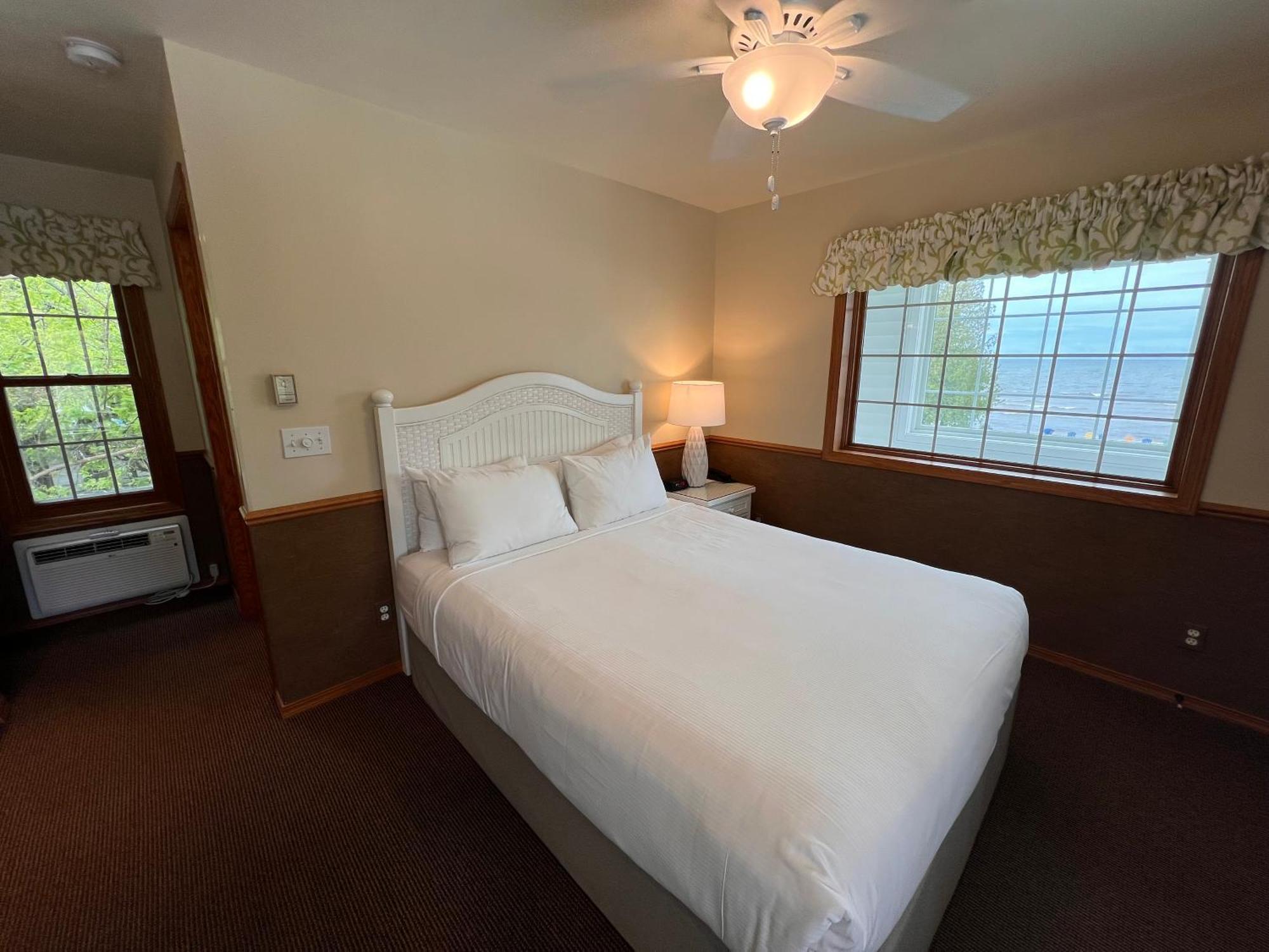 Bay Breeze Hotel Ephraim