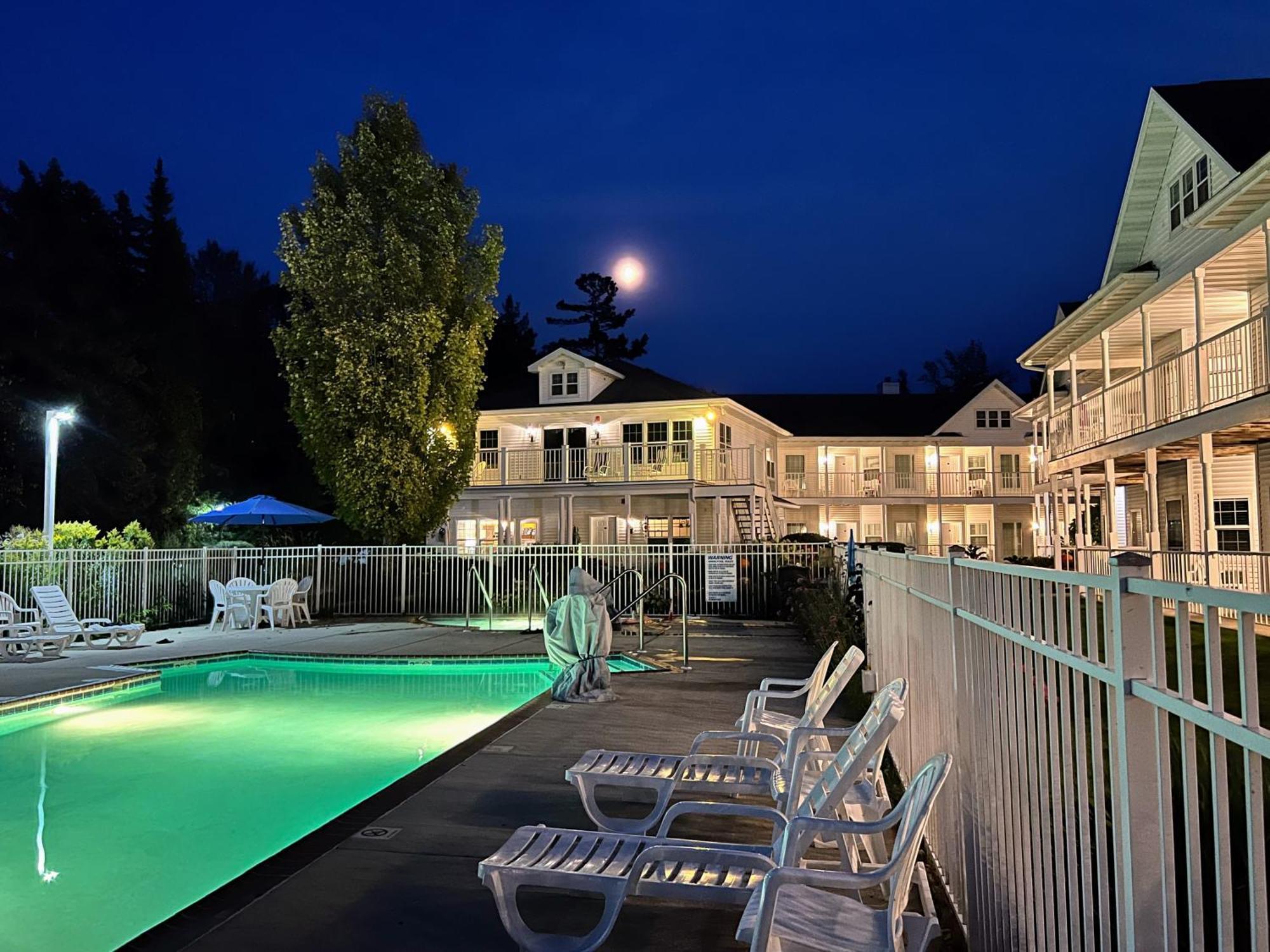 Bay Breeze Hotel Ephraim